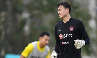 CĐV Thái Lan 'tấn công' Văn Lâm, người đại diện phản pháo