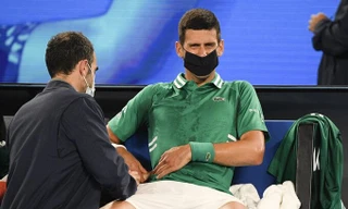 Djokovic dính chấn thương