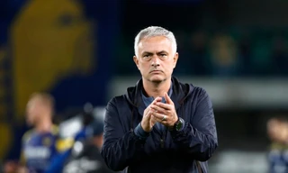 HLV Mourinho đứt chuỗi 6 trận thắng với Roma