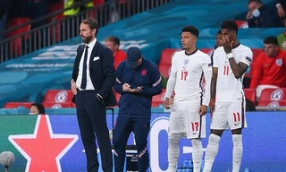 HLV Southgate tung Jadon Sancho và Marcus Rashford vào sân đá luân lưu, nhưng cả hai đều thất bại.