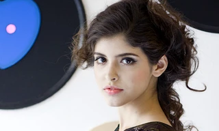 Người mẫu Tây Ban Nha 16 tuổi rạng rỡ ở Hà Nội