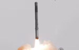 Ấn Độ phóng phiên bản tối tân của tên lửa BrahMos