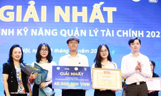 Nhóm sinh viên trường ĐH Kinh tế TP. HCM giành giải Nhất cuộc thi quản lý tài chính