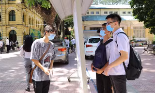 Thí sinh tham dự đợt 1 kỳ thi tốt nghiệp THPT 2021. Ảnh: DƯƠNG TRIỀU.