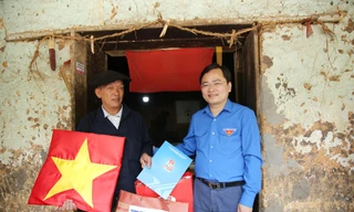 Trao học cụ khèn Mông cho học sinh vùng cao Hà Giang