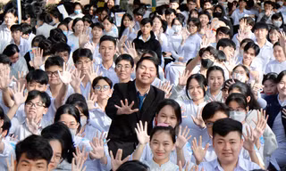 Người thầy ‘truyền lửa’ đam mê học tiếng Anh cho giới trẻ Bình Dương