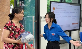 Sinh viên Học viện Thanh thiếu niên Việt Nam hỗ trợ hành chính công tại nhiều phường của Hà Nội