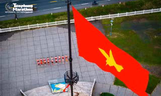 Lễ thượng cờ đặc biệt tại Tiền Phong Marathon 2025: Dấu ấn thiêng liêng tại đôi bờ Hiền Lương - Bến Hải 