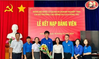 Kết nạp Đảng cho đoàn viên là 'Sinh viên 5 tốt'