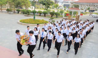 Sinh viên Thái Nguyên dâng hương tưởng nhớ các anh hùng liệt sĩ