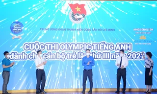 Đại diện lãnh đạo Trung ương Đoàn và các đơn vị liên quan ấn nút khai mạc Cuộc thi.