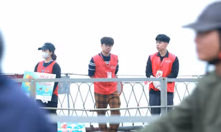 Ngày ông Công, ông Táo: Gen Z Hà Nội ‘chơi lớn’ với màn thả cá chuẩn xanh