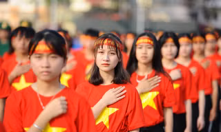 300 sinh viên Quảng Nam biểu diễn xếp hình mừng 50 năm thống nhất đất nước