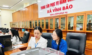 Thanh niên tình nguyện hỗ trợ chính quyền hai cấp đi vào vận hành