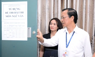 Thứ trưởng Phạm Ngọc Thưởng kiểm tra chuẩn bị thi tốt nghiệp THPT tại Vĩnh Phúc