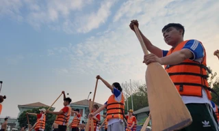 CLIP: Sinh viên say mê rèn luyện với thuyền rồng