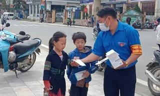 Chàng trai người Mông nghị lực giúp miền biên viễn thay da đổi thịt