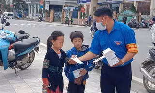 Chàng trai người Mông nghị lực giúp miền biên viễn thay da đổi thịt