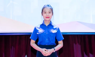 Nữ đoàn viên 'gây sốt' vì tình nguyện nhập ngũ