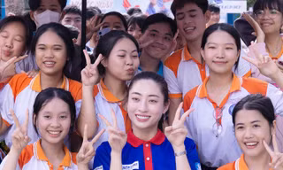 ‘Vững tâm lý – Vượt mùa thi’ cùng Hoa hậu Lương Thùy Linh: Truyền cảm hứng cho hơn 2.000 sĩ tử tại Vĩnh Long