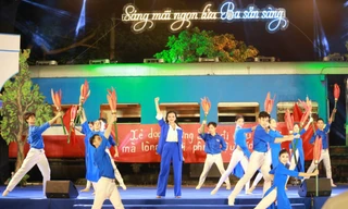 Sống lại kí ức hào hùng của lớp sinh viên, thanh niên ‘Ba Sẵn sàng’