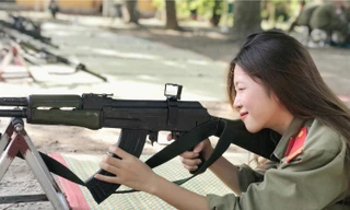 Những 'bóng hồng' xinh đẹp trong bộ quân phục