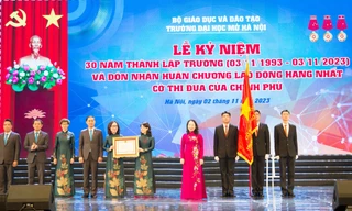 Trường ĐH Mở Hà Nội đón nhận Huân chương Lao động hạng Nhất