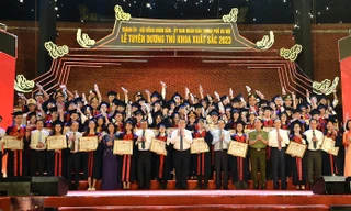 Hà Nội tuyên dương 100 thủ khoa xuất sắc: Nơi toả sáng những ‘Sinh viên 5 tốt’