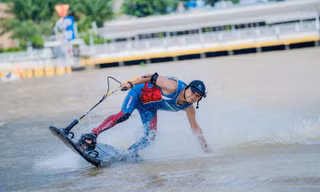 'Bay' trên mặt nước: Mạo hiểm nhưng không liều lĩnh