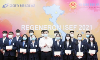 Thứ trưởng Nguyễn Hữu Độ động viên các em học sinh Việt Nam tham dự Hội thi KHKT quốc tế 2021 trong Lễ khai mạc được tổ chức ngày 3/5 tại Hà Nội.