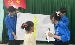 Sinh viên mở lớp quản lý tài chính cá nhân cho trẻ em Tuyên Quang