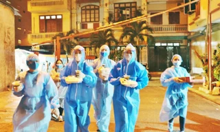 'Triệu bữa cơm – Hà Nội nghĩa tình' hàng ngàn suất cơm cho sinh viên, người nghèo