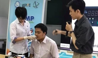 Nhóm sinh viên chế tạo thành công máy đo lực cắn ở người