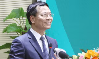 Bộ trưởng Nguyễn Mạnh Hùng: 'Muốn thành đại học nghiên cứu, không thể sống bằng học phí'