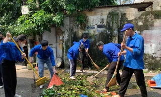 Sinh viên sư phạm tích cực tham gia hỗ trợ hậu quả cơn bão YAGI