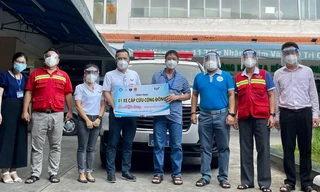 ‘Xe cấp cứu cộng đồng’ cùng thành phố chống dịch COVID-19