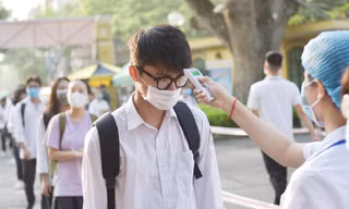 Thí sinh tham dự đợt 1 kỳ thi tốt nghiệp THPT 2021. Ảnh: DƯƠNG TRIỀU.