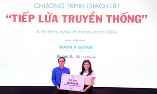 Trao tặng 13.000 bản đồ Tổ quốc hưởng ứng Cuộc vận động ‘Tự hào một dải non sông’