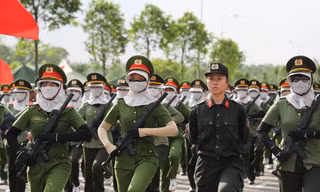 Người lính trẻ rèn luyện dưới nắng Hòa Lạc, sẵn sàng cho Lễ diễu binh A80