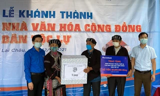 Tại chương trình, các đơn vị còn trao tặng thêm 30 triệu đồng để mua trang thiết bị cho nhà văn hóa.