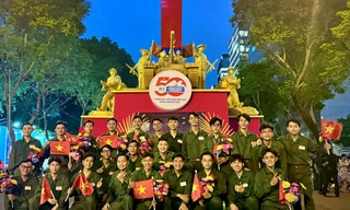 Sinh viên tiêu biểu hăng say tập luyện cho Lễ Kỷ niệm 50 năm Ngày Giải phóng miền Nam