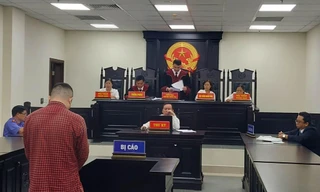 Cựu Đội trưởng công an huyện lừa đảo 'chạy việc' lĩnh 13 năm tù