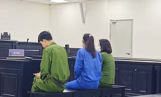 Tuyên án người phụ nữ vào trụ sở công an quận gây rối, đánh cảnh sát
