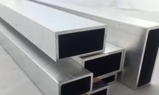 Dừng phiên tòa xét xử 3 nhân viên bị kết tội sản xuất, buôn bán nhôm giả vì xuất hiện tình tiết mới 