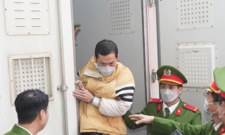 [CLIP] Dẫn giải dàn cựu lãnh đạo tỉnh Đồng Nai, Công ty AIC và loạt bị cáo tới toà