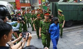 Dẫn giải hơn 20 'quái xế' đua xe tông chết cô gái dừng chờ đèn đỏ đến tòa