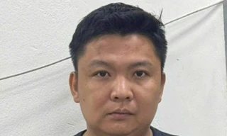 Truy sát vợ cũ vì ghen tuông quan hệ đồng tính, người đàn ông lĩnh 13 năm tù