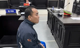 Cầm búa đánh vợ vì chậm cúng rằm