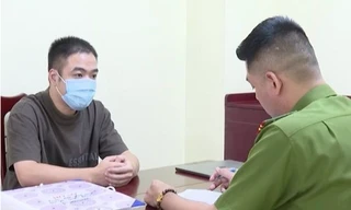 Hai thanh niên vướng lao lý vì chiếu phim lậu thu 400.000 USD quảng cáo