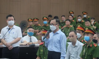 Bị truy hỏi, cựu Bí thư Trần Văn Nam quay sang nói với thuộc cấp 'phải dũng cảm, làm sai thì nhận'